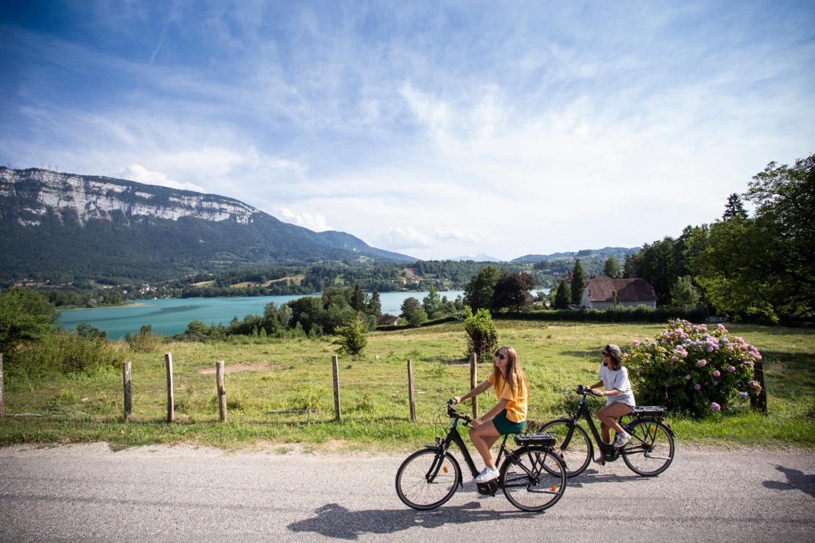 Huttopia Lac D'Aiguebelette Saint-Alban-de-Montbel Экстерьер фото